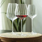 Taça de Vinho Tinto em Cristal Transparente com Ondulação Nórdica
