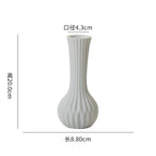 Vaso de cerâmica branca