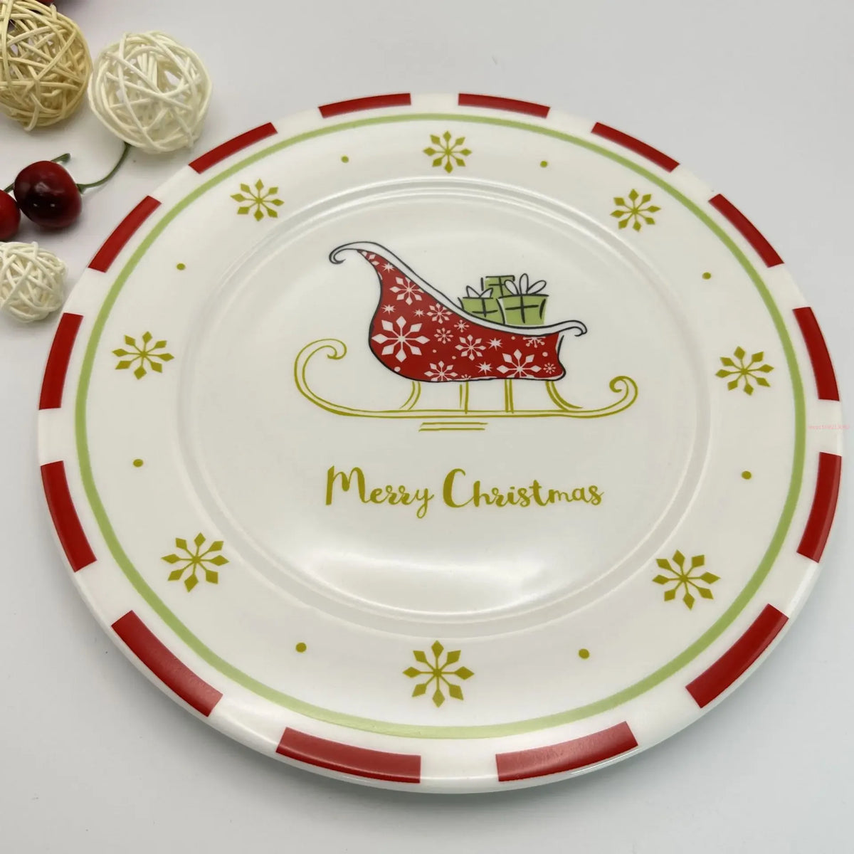 Coleção de Pratos Natalinos: Porcelana Ilustrada com Cenas de Inverno