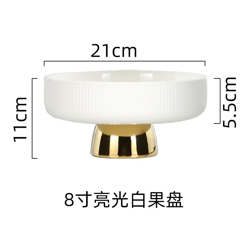 Elegante prato de frutas em cerâmica branca  e  base dourada