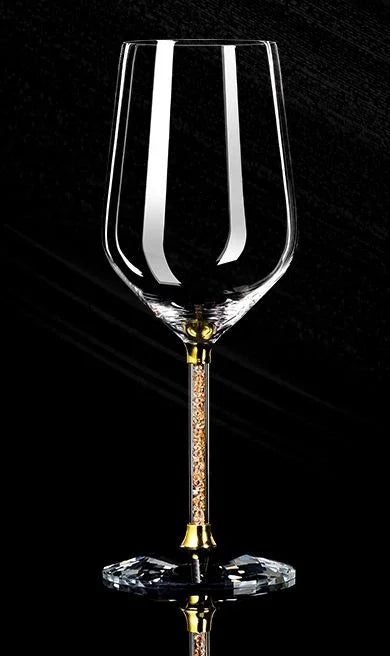 Taças de Cristal Haste Cravejada: Elegância para Brindar o Inesquecível