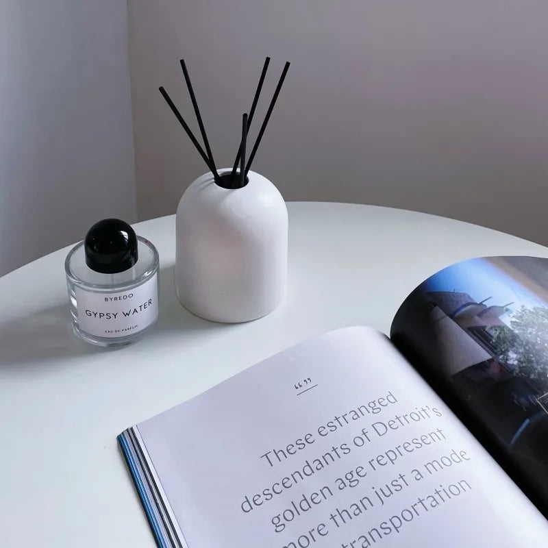 Difusor de Aromas Cerâmico: Design Minimalista com Varetas de Fibra