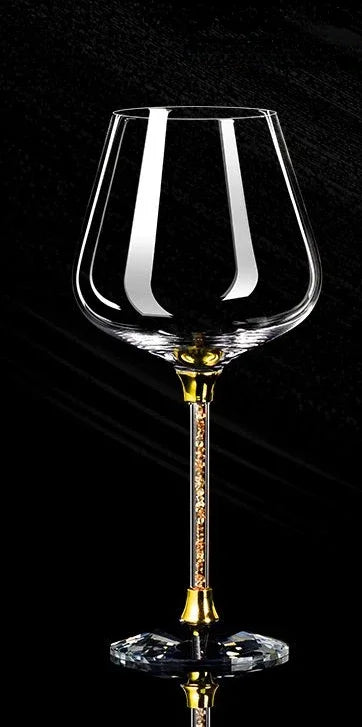 Taças de Cristal Haste Cravejada: Elegância para Brindar o Inesquecível
