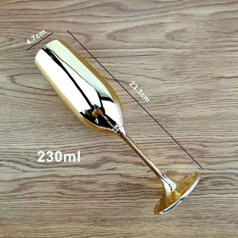 Taça de vidro dourado