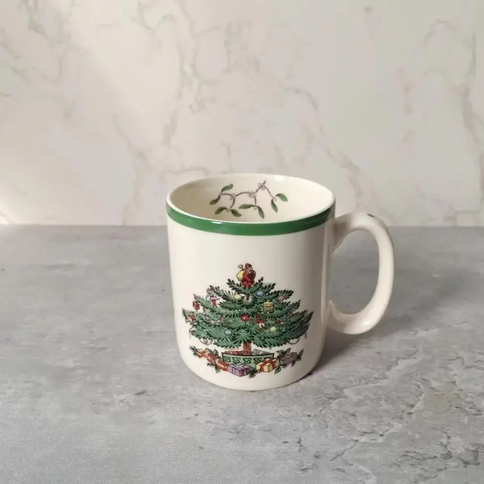 Coleção Pinheiro de Natal: Porcelana Clássica em Branco e Verde
