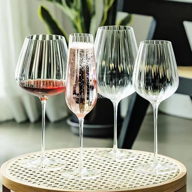 Taça de Vinho Tinto em Cristal Transparente com Ondulação Nórdica