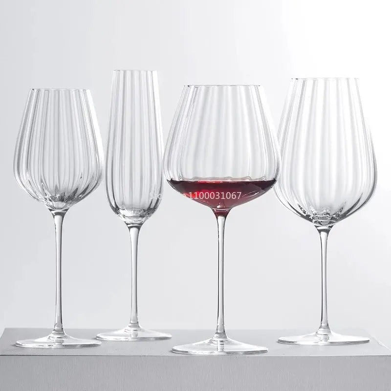 Taça de Vinho Tinto em Cristal Transparente com Ondulação Nórdica