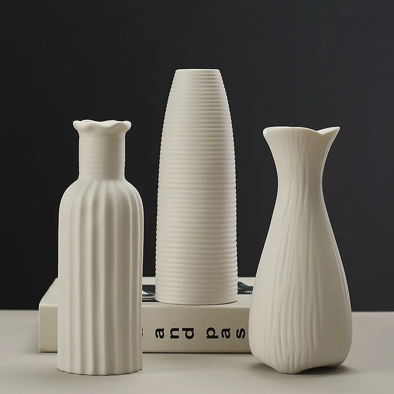 Vaso de cerâmica branca