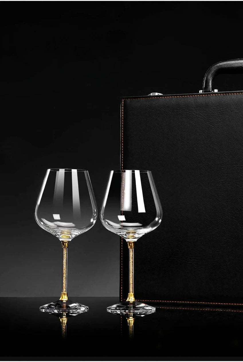 Taças de Cristal Haste Cravejada: Elegância para Brindar o Inesquecível