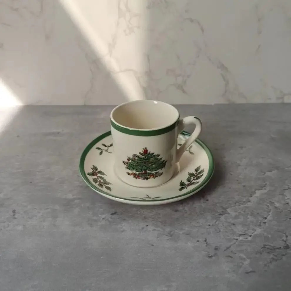 Coleção Pinheiro de Natal: Porcelana Clássica em Branco e Verde