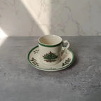 Coleção Pinheiro de Natal: Porcelana Clássica em Branco e Verde