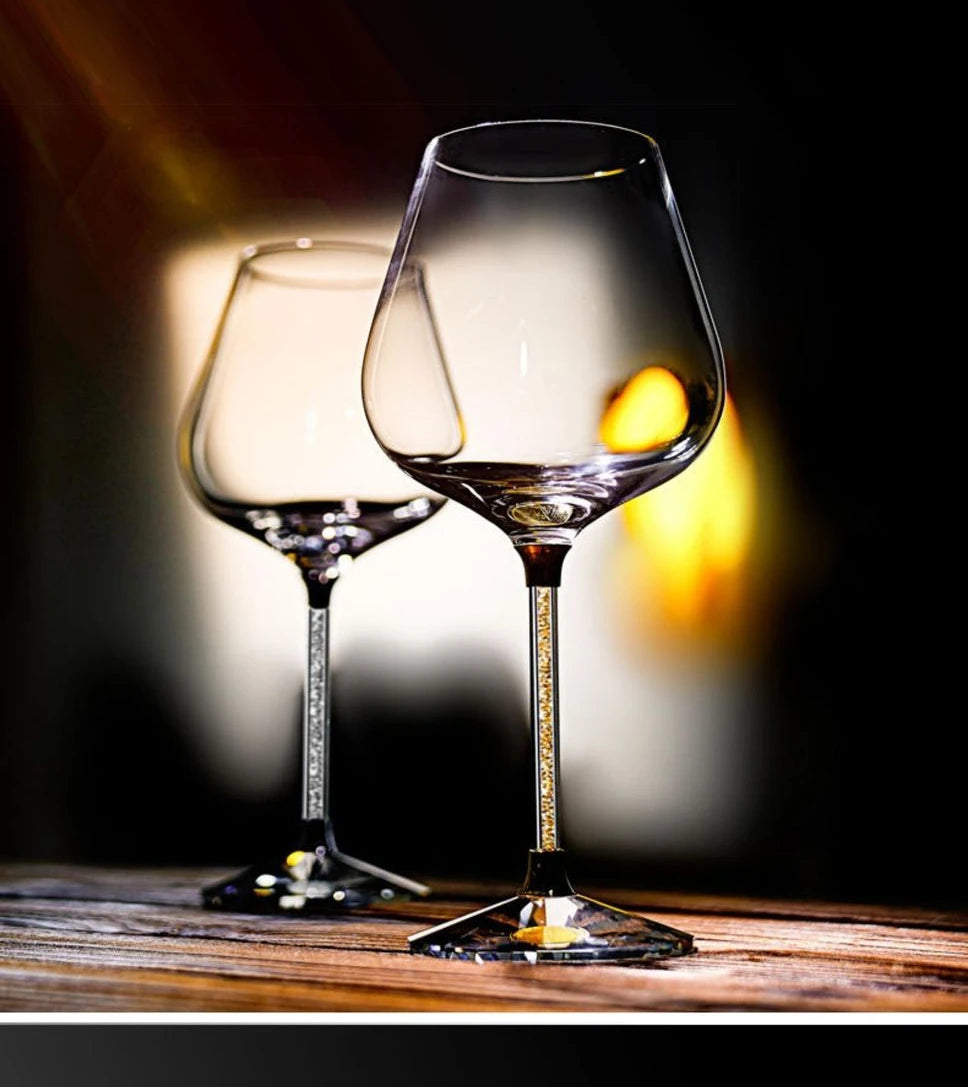 Taças de Cristal Haste Cravejada: Elegância para Brindar o Inesquecível