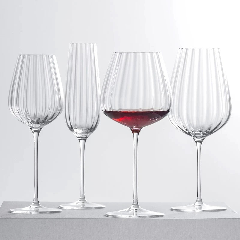 Taça de Vinho Tinto em Cristal Transparente com Ondulação Nórdica