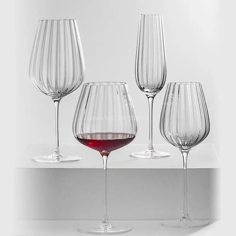 Taça de Vinho Tinto em Cristal Transparente com Ondulação Nórdica