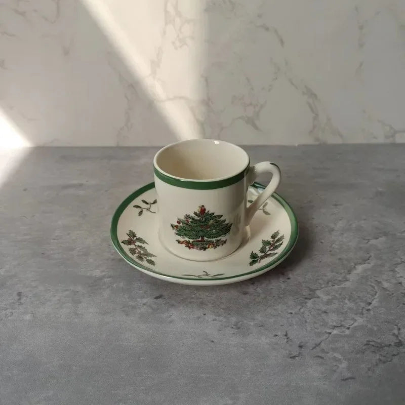 Coleção Pinheiro de Natal: Porcelana Clássica em Branco e Verde