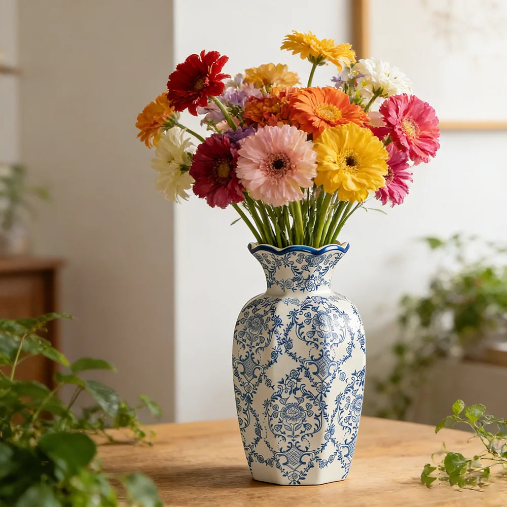 Vaso Cerâmico Clássico Azul e Branco Pintado à Mão